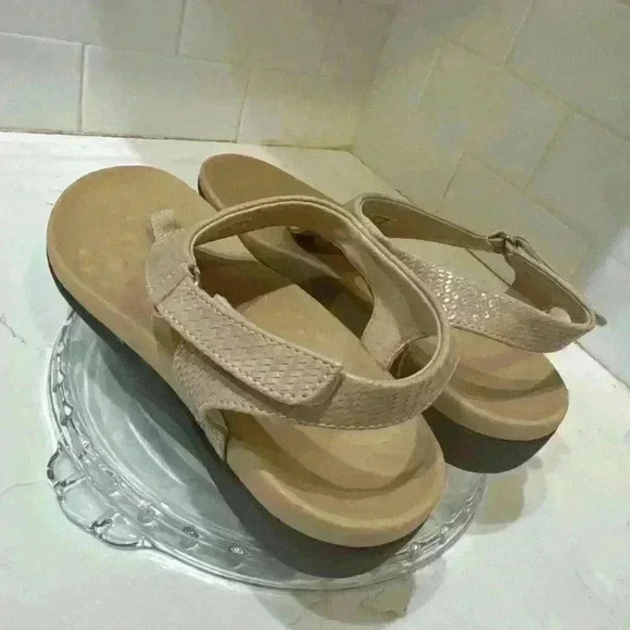 Sandals NWOB women’s 9 cushioned adjustable Beige Sz:40 - Picture 4 of 10